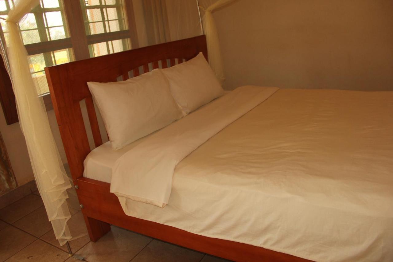 Motel Tuku Masindi エクステリア 写真